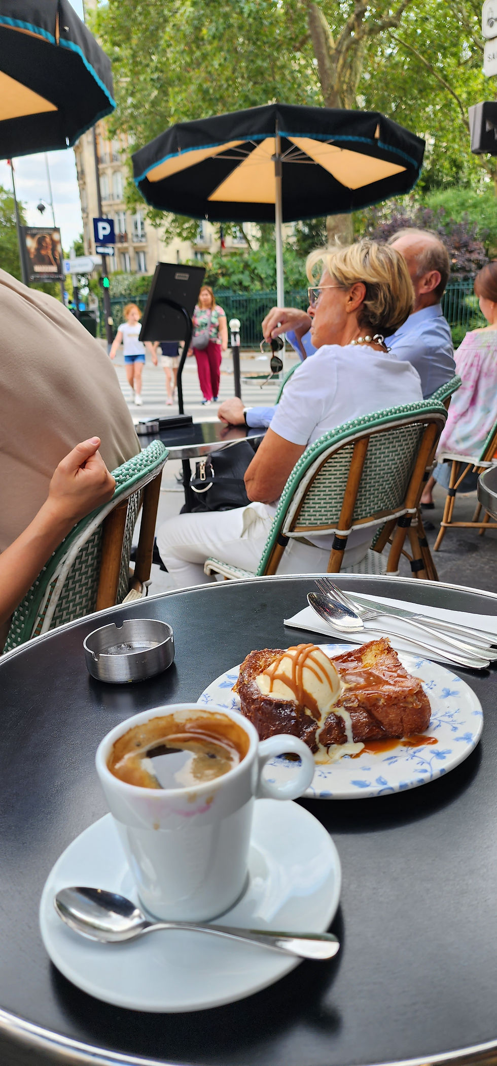 我在巴黎看到法國貴婦這樣給小費 