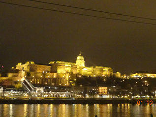 不一樣的方式玩布達佩斯~分區玩布達佩斯 分區住飯店 免交通費~
