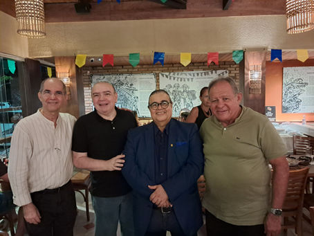 Acadêmicos da APD presentes na abertura da exposição: Pinturas & Poesias