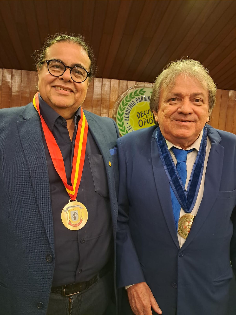 Presidente Boisbaudran Imperiano (APD) e o novel Acadêmico João Trindade Cavalcante (APL).