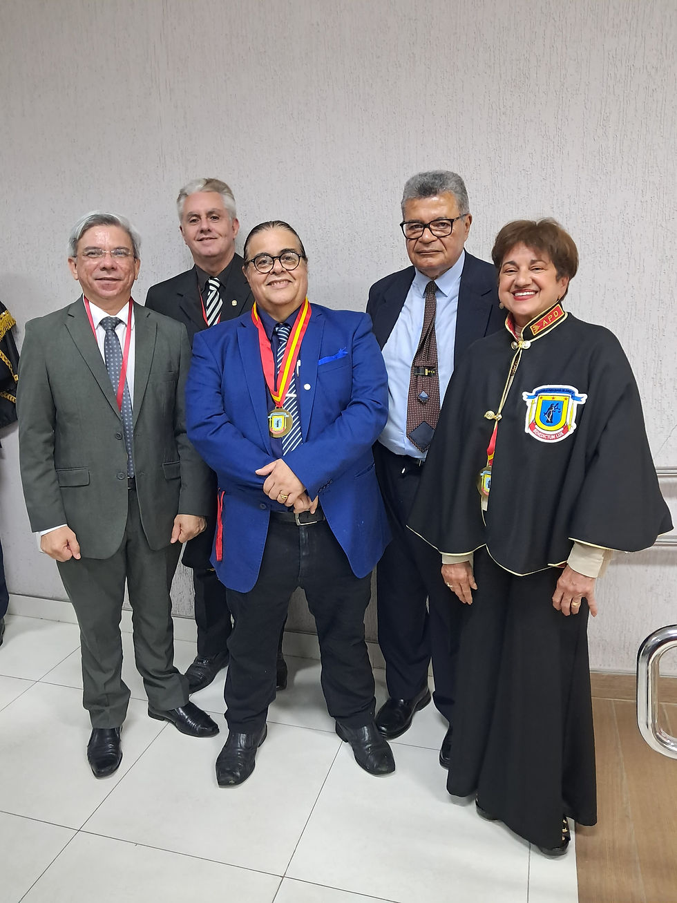 Na foto da esquerda para direita: Acad. Derly Brasileiro, Acad. Jairo Targiino (Consl. Fiscal APD), Acad. Boisbaudran Imperiano (Pres. APD), Acad. Josinaldo Malaquias (Vice-presidente APD) e Liliane Targino (Tesoureira APD).