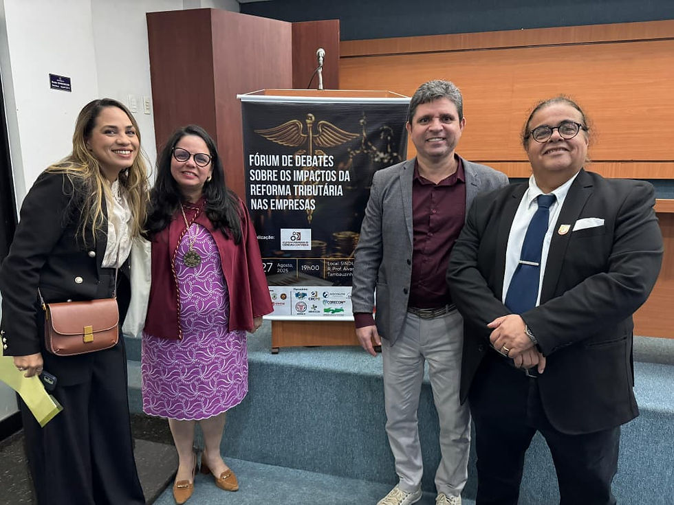 Foto da esquerda para direita: Meiry Alves (assessora de imprensa), Acad. Tatiana Falcão (Pres. da APBCICON), Jubert Jerônimo (palestrante) e Acad. Boisbaudran Imperiano (Pres. da APD).