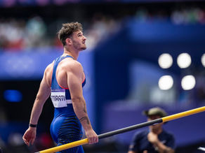 'Salto com "varas'? Atleta falha por detalhe íntimo