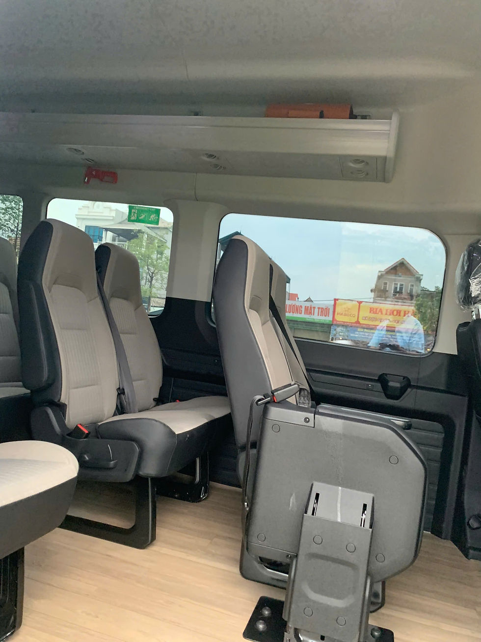 16-seat Ford Transit Van(2).jpg