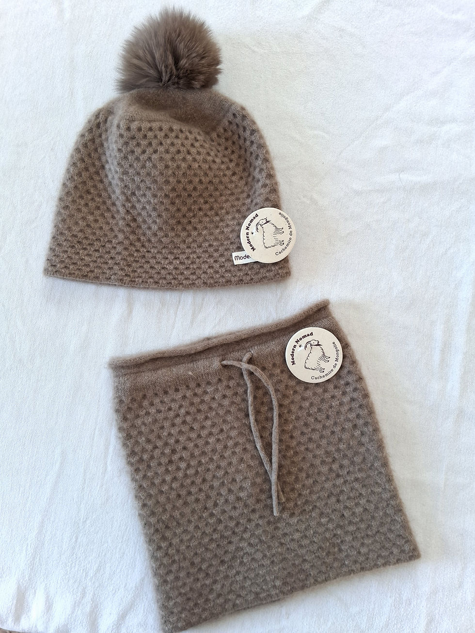 Thumbnail: Ensemble chaud et doux – bonnet et col en cachemire ultra-fin