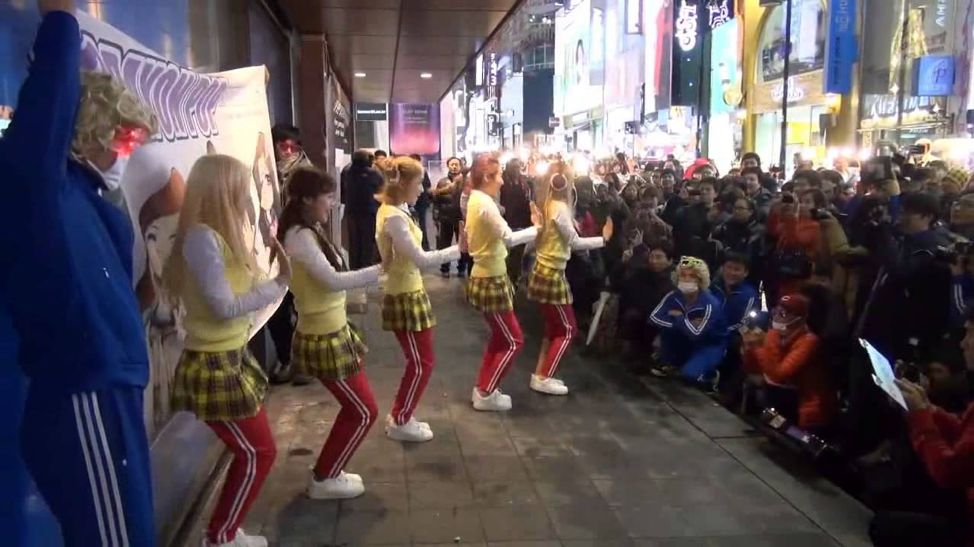 Guerilla performances offer a live sneak preview of your event that your audience get anywhere else.