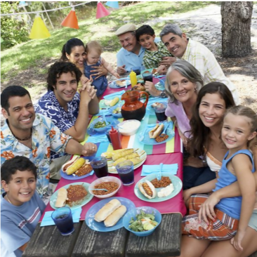 Outdoor family reunions feel like one big picnic!