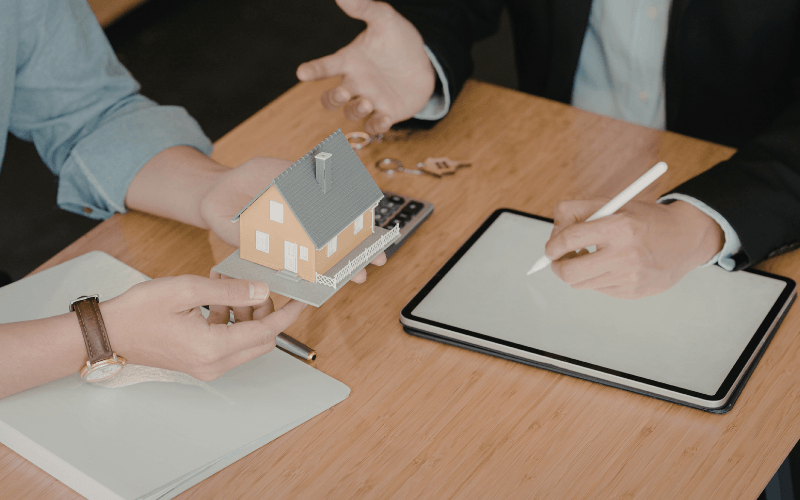 Landlord and agent discussing Guaranteed Rent vs Traditional Letting
