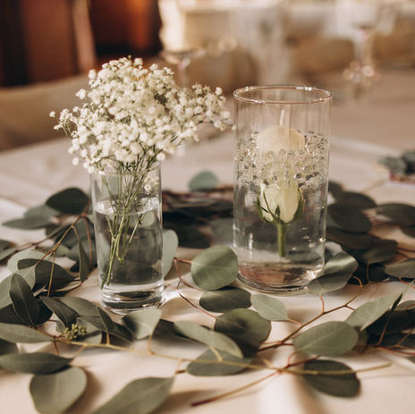 Tischdekoration Eukalyptus Zylindervasen