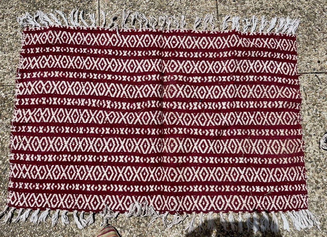 Tapis argentin rouge