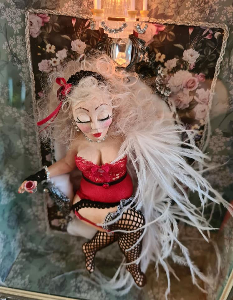 Thumbnail: Cabaret Lady blond