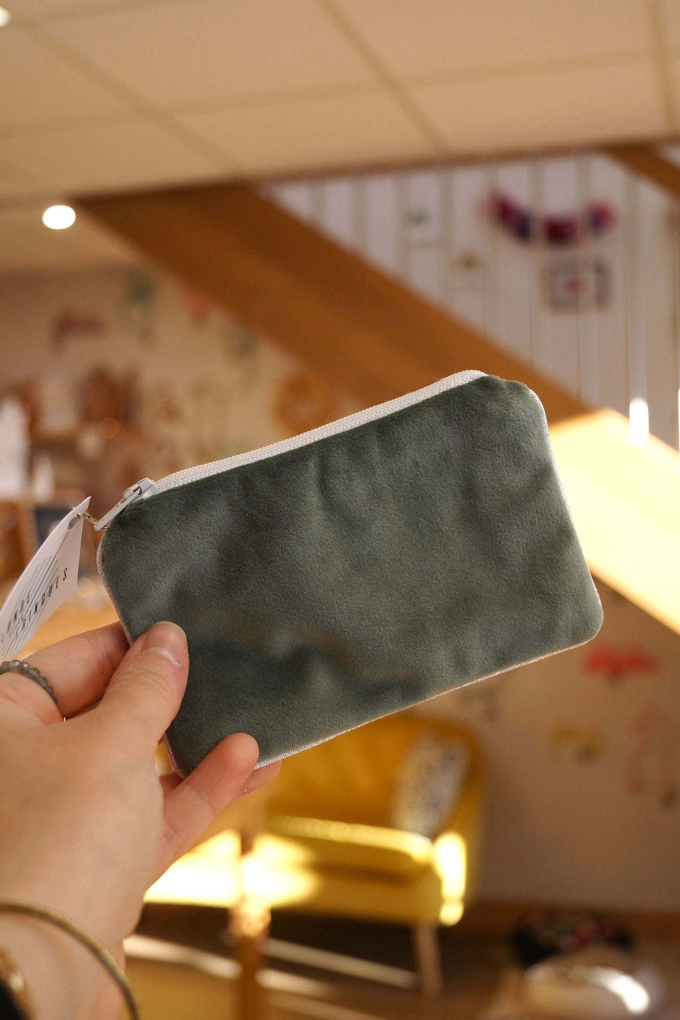 PORTE-MONNAIE  VERT CÉLADON ET PASSEPOIL ARGENTÉ 