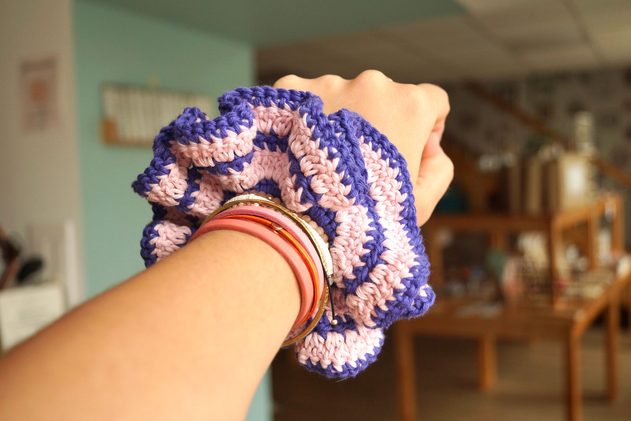 CHOUCHOU EN CROCHET ROSE ET BLEU