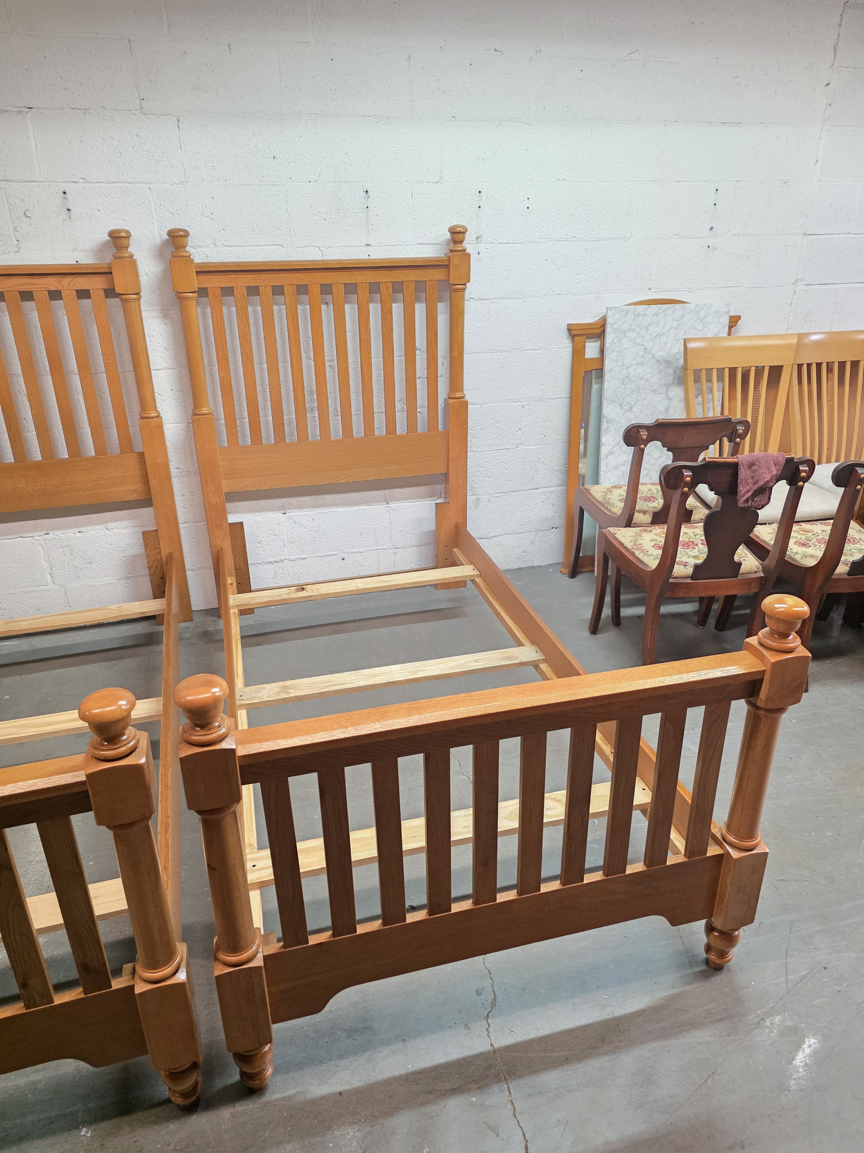 Bassett Twin Size Oak Wood Bed Frame #513-12