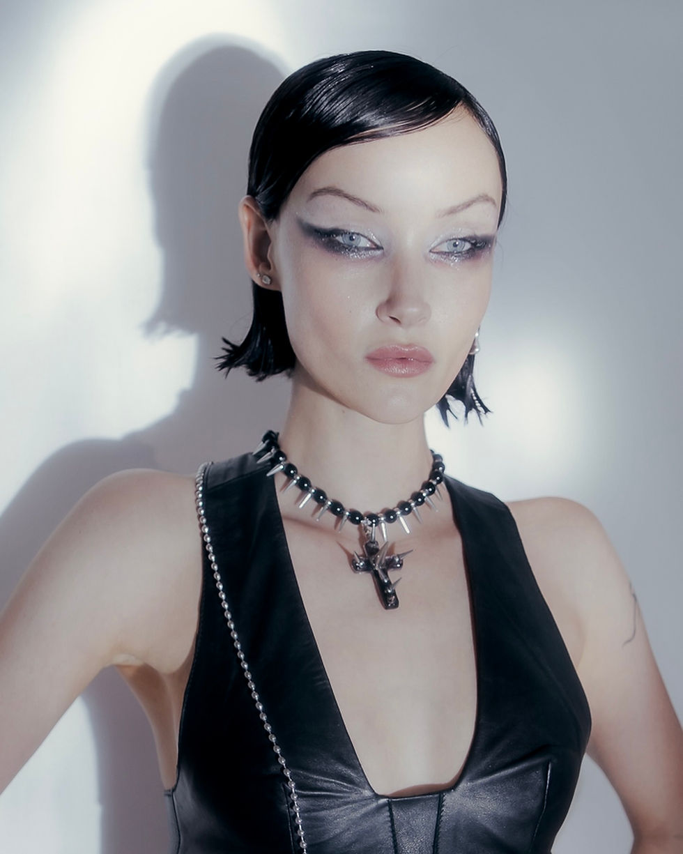 Miniaturbild: Spiked-black-cross necklace 