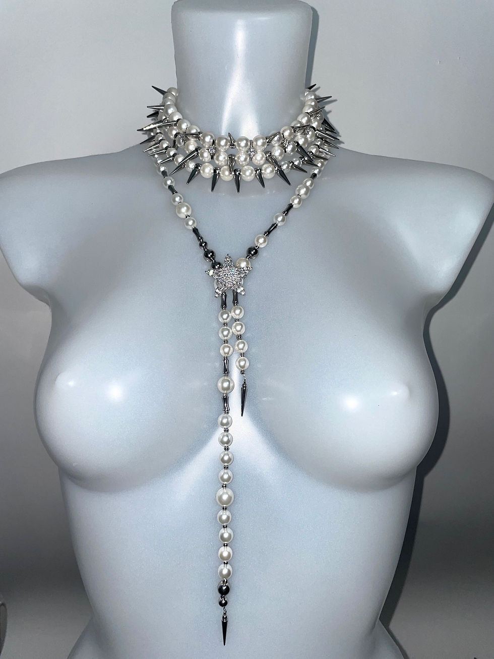 Thumbnail: ‘Extraction’ double layer short spikes pearls choker