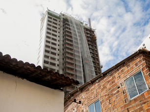 “Mais um ataque à luta pelo direito à cidade”: veto de João Campos reforça descaso com moradias 