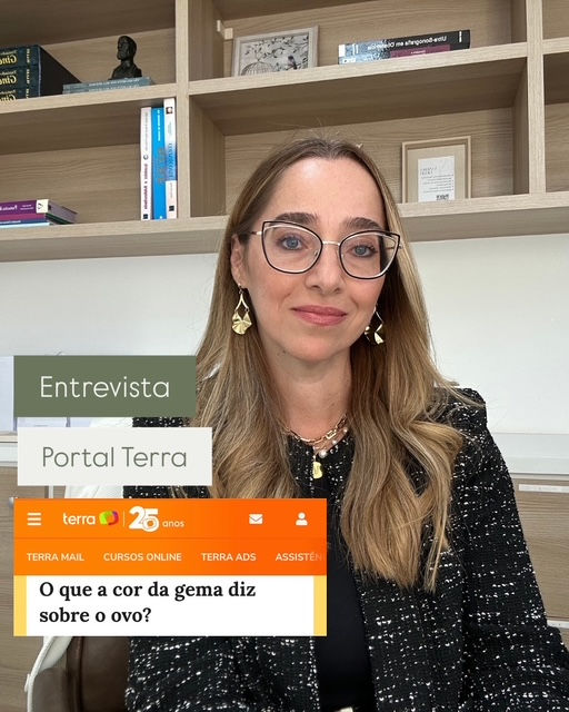 "A cor da gema está relacionada principalmente à alimentação da galinha. Quando a ave consome mais carotenoides presentes em ingredientes como milho, urucum, cenoura e folhas verdes, a gema tende a ser mais alaranjada. Já dietas com menos pigmentos resultam em gemas mais claras", explica Vanessa Giglio nutricionista clínica funcional e nutrigenômica.