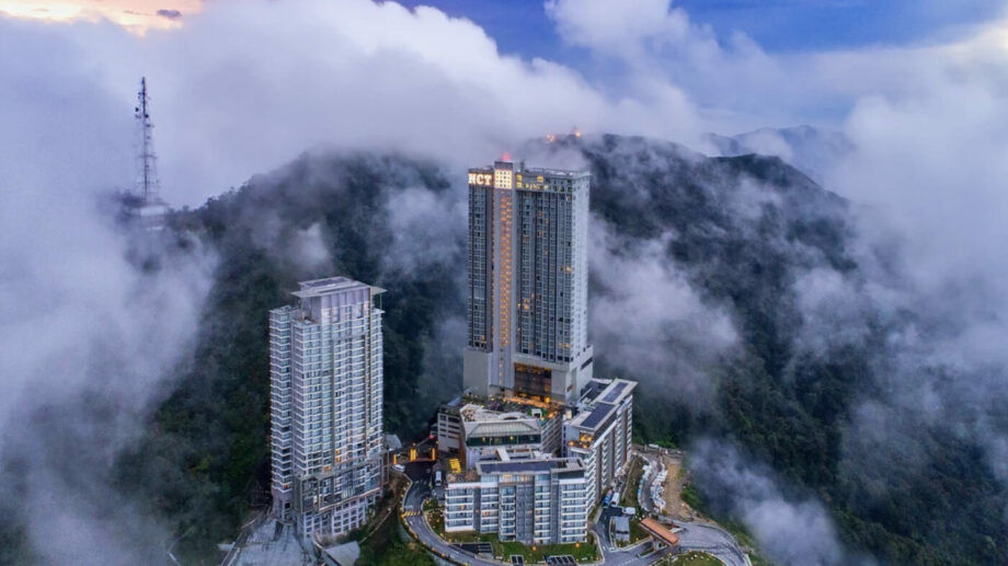 Sick Of Hostels? Here's How To Stay In Luxury Hotels On A Student Budget hero image