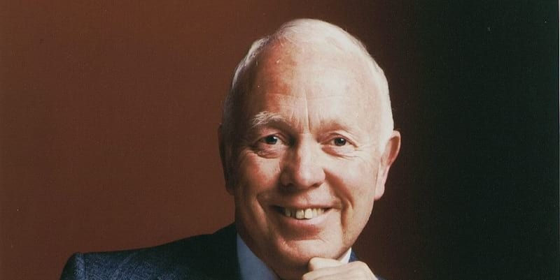 Tony Buzan headshot - British psychologist