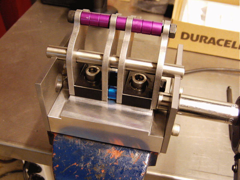 Assembly tool for the support