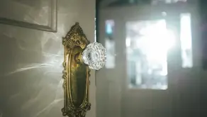 How Can Antique Glass Enhance Modern Architecture?