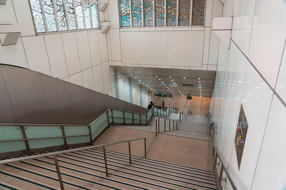 12 Innovative Glass Railings Designs for Versatile Spaces