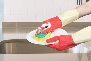 使用家用乳膠手套洗碗