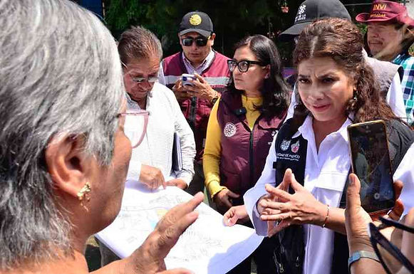 Clara Brugada atiende a familias damnificadas por las lluvias en Iztapalapa; se brinda atención integral a afectados