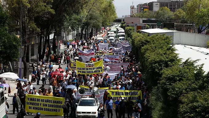 Acusa FAT desinterés del gobierno para ajustar tarifa de transporte público en CDMX
