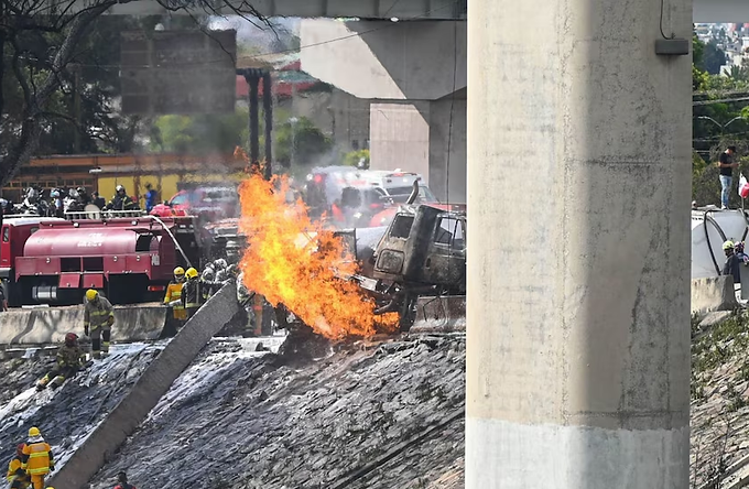 Fiscalía de CDMX niega que bache ocasionara accidente de pipa