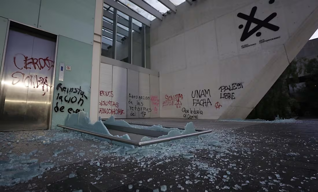 Librería "Julio Torri" en marcha antigentrificación