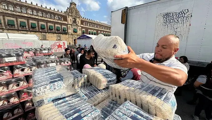 Continúan abiertos los centros de acopio en las 16 alcaldías de la capital