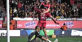 Xolos, a un paso de semifinales; vence a Tigres en la ida 