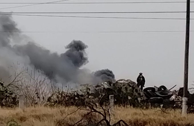 Incendio consume llantas en tiradero clandestino de Corregidora