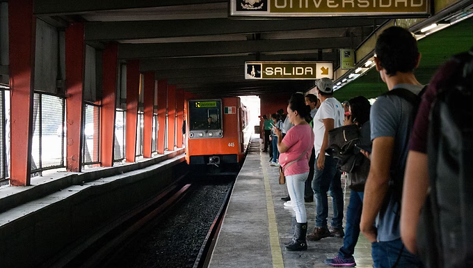 ‘Es el segundo día del año’: Usuarios de las Líneas B, 7 y 12 del Metro reportan retrasos de 20 minutos