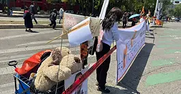 Protesta en Reforma se convierte en plantón tras 13 horas de bloqueo