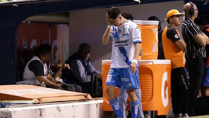 Bryan Garnica marca insólito gol para Puebla y se va expulsado ante Querétaro