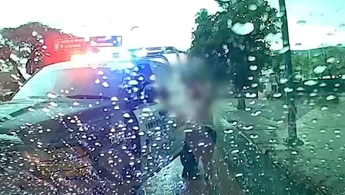 Chofer de taxi de aplicación graba agresión de pasajero