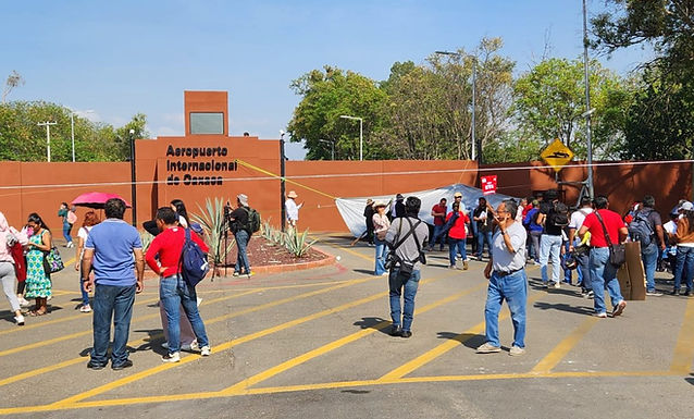 Acuerda CNTE cierre de Pemex, casetas y aeropuerto en Oaxaca 
