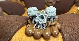 Regios realizan Rosca de Reyes con personajes de Stranger Things