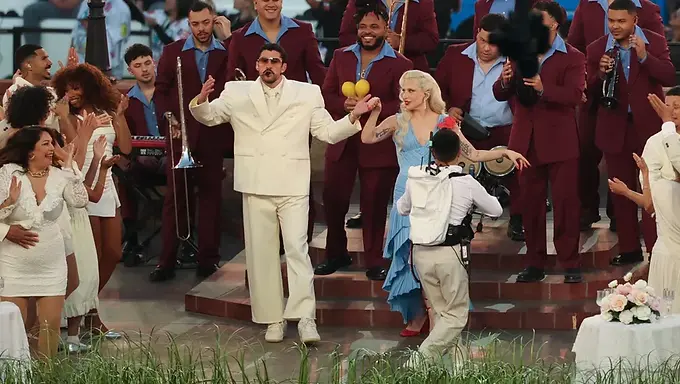 "¿Viste lo que hizo Lady Gaga?": ésta es la teoría de conspiración viral que asegura que el show de Medio Tiempo