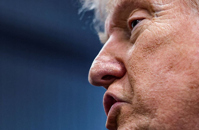 Trump amenaza con encarcelar al periodista que publicó