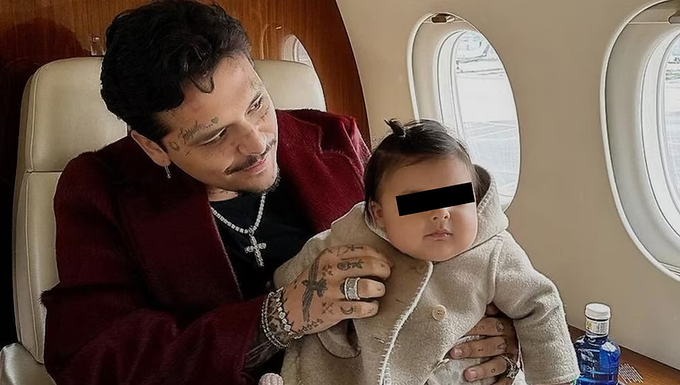 Destrozan a Christian Nodal por desaire hacia su hija