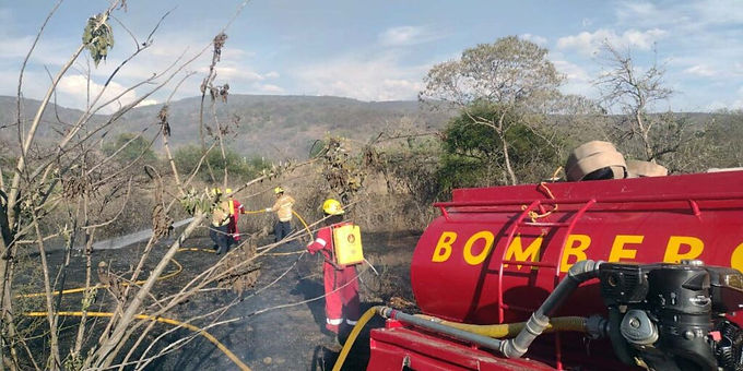Arden dos basureros en la ZMO; controlan el de Atzompa al 85% Hay en la zona al menos 23 tiraderos; el segundo que arde es el de Zimatlán