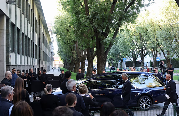 El último adiós a Giorgio Armani: miles de admiradores