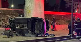 Tragedia en Periférico Sur: Muere conductor tras aparatosa volcadura