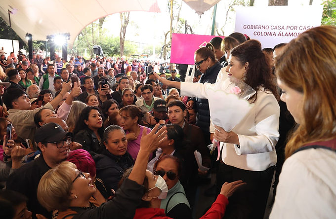 Clara Brugada adelanta en la colonia Álamos, las acciones de repavimentación y renovación