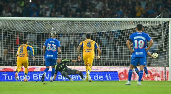 Cruz Azul y Tigres firman empate en C.U. que favorece a felinos