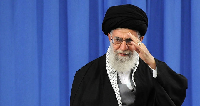 El líder supremo de Irán amenaza a EE.UU